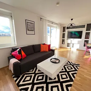  Apartment Penthouse Near Station With Free Parking